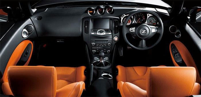 Nissan 370z dash and interior layout